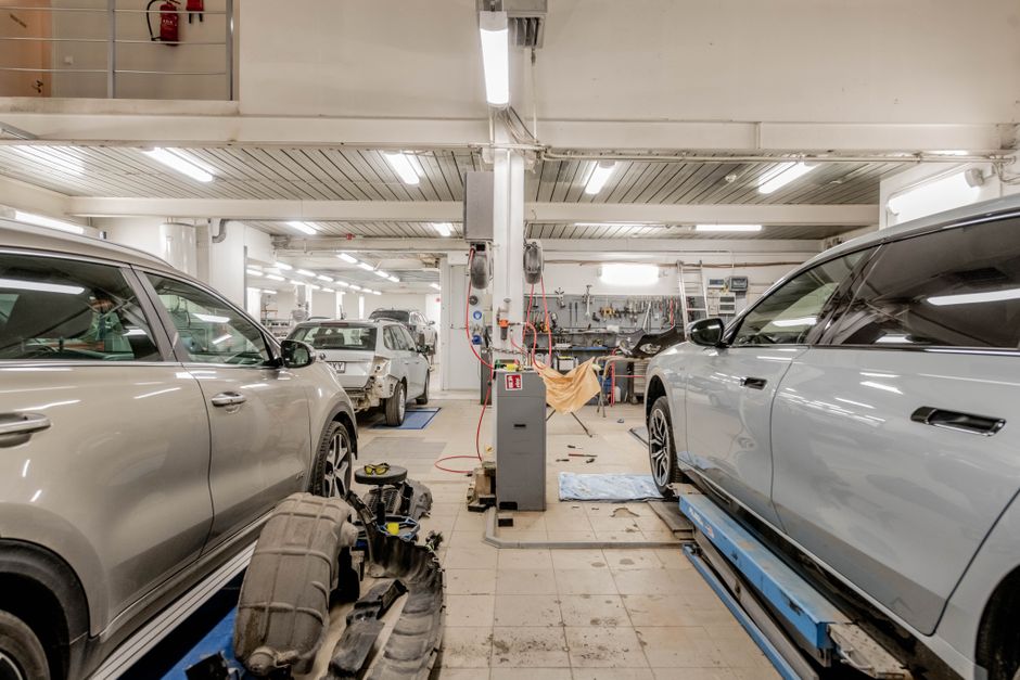 collision repair shop